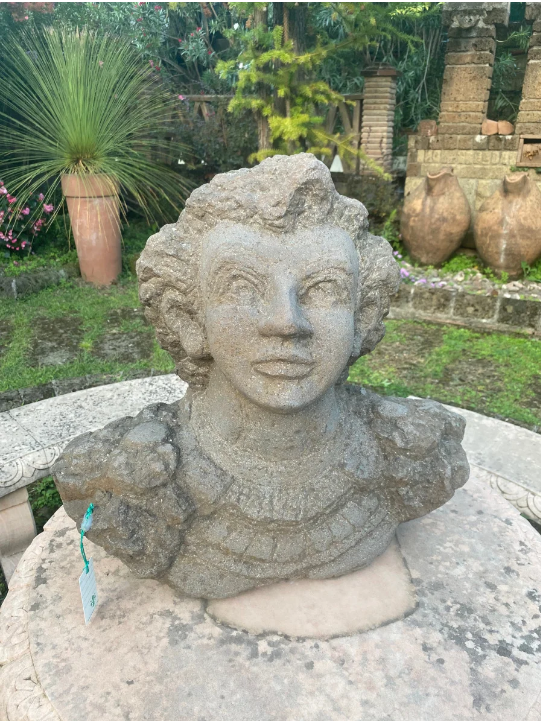 BUSTO  PIETRA