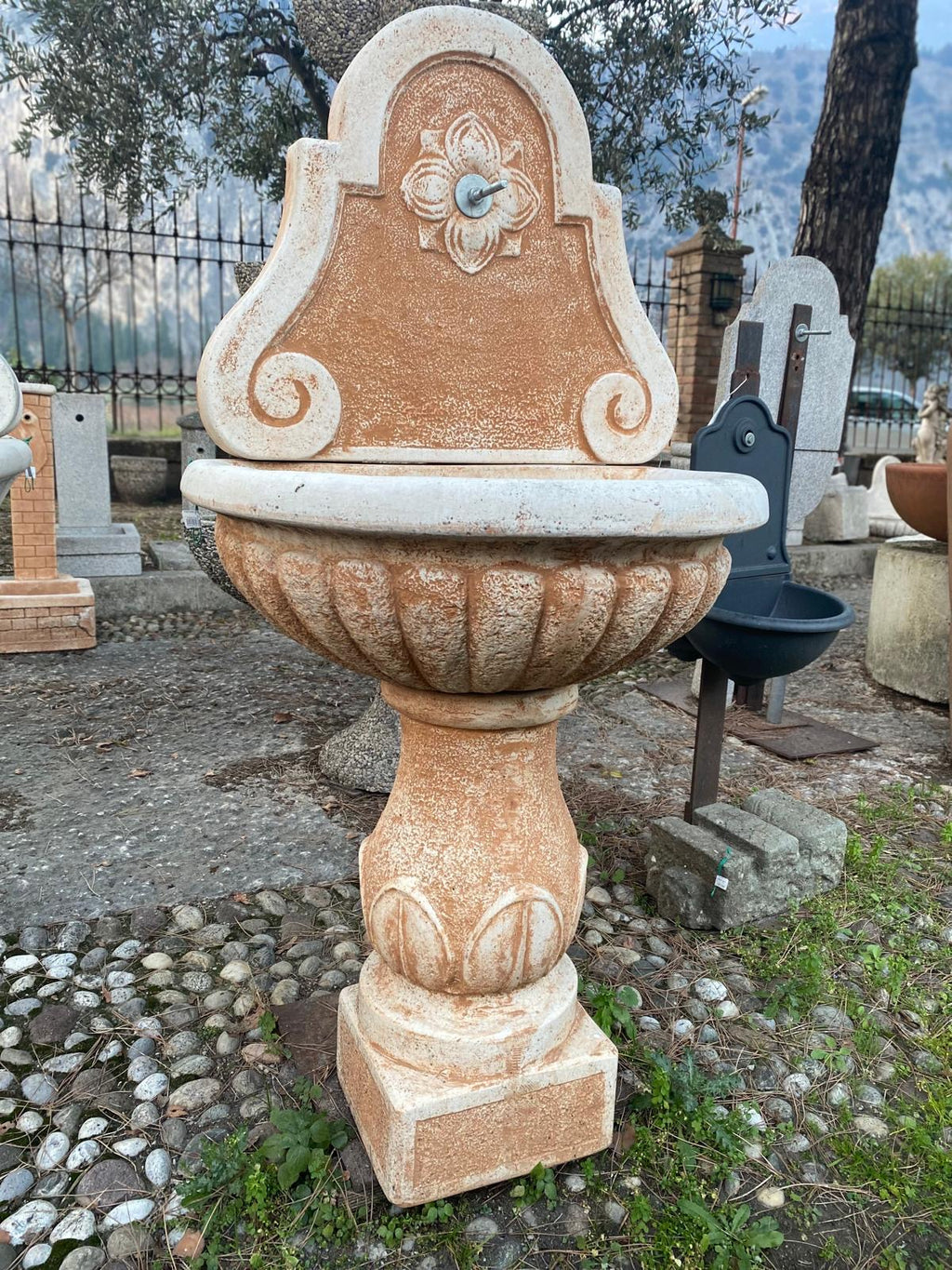FONTANA IMPERO ANTICATA TERRA