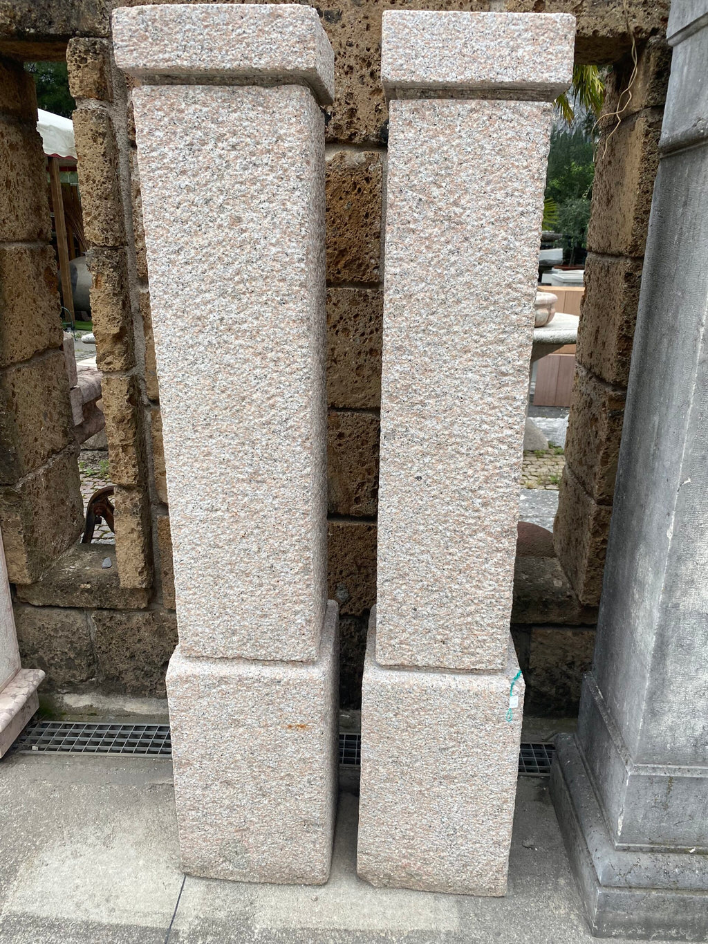 COPPIA PILASTRI GRANITO ROSA H157