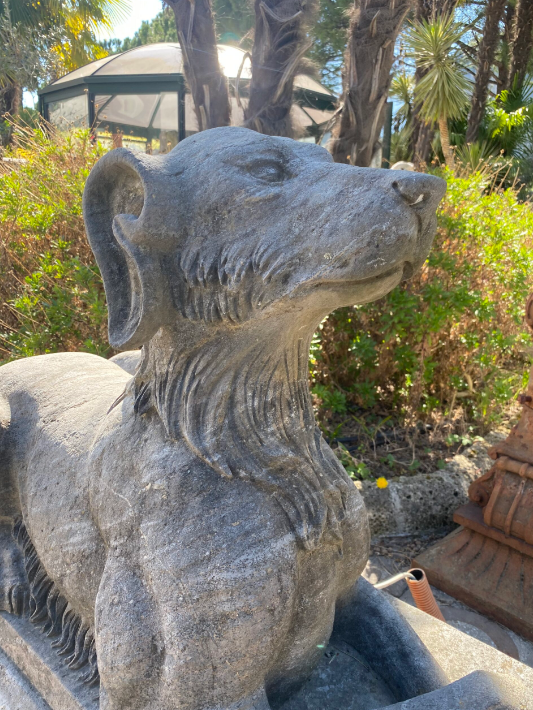 COPPIA CANI C/BASE IN PIETRA