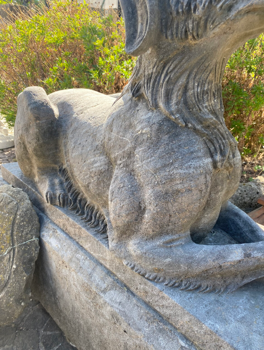 COPPIA CANI C/BASE IN PIETRA