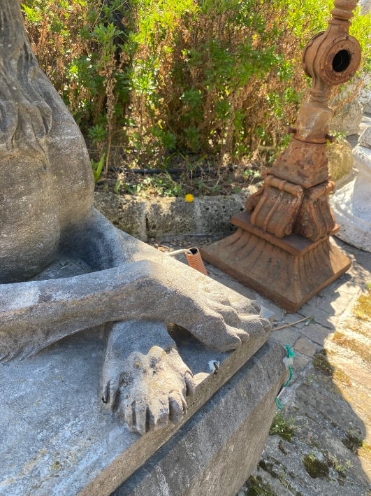 COPPIA CANI C/BASE IN PIETRA