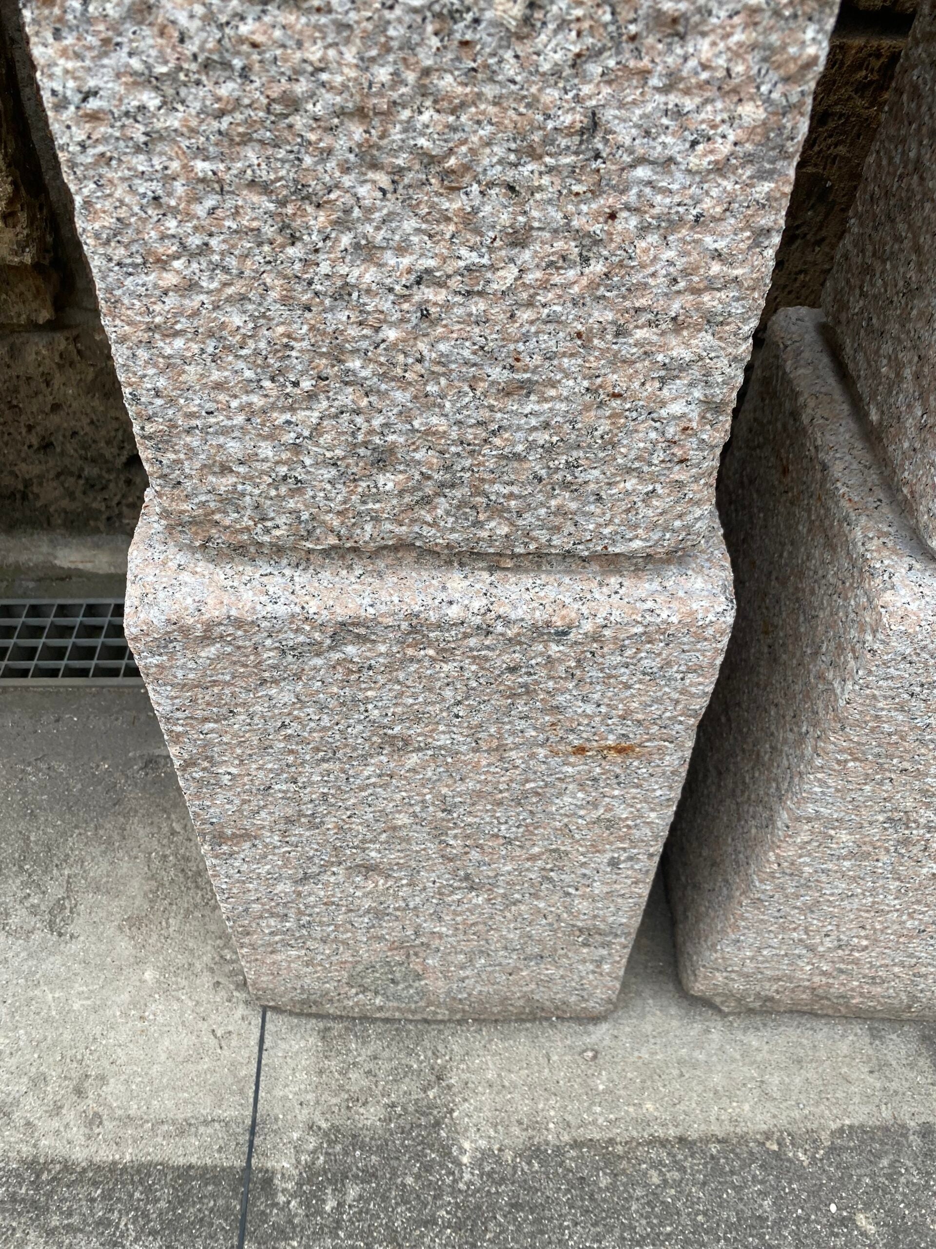 COPPIA PILASTRI GRANITO ROSA H157