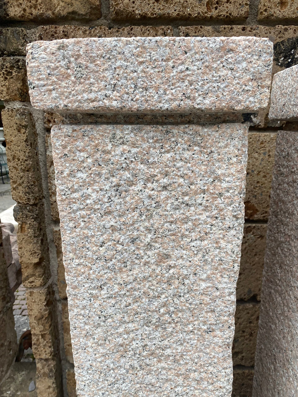 COPPIA PILASTRI GRANITO ROSA H157