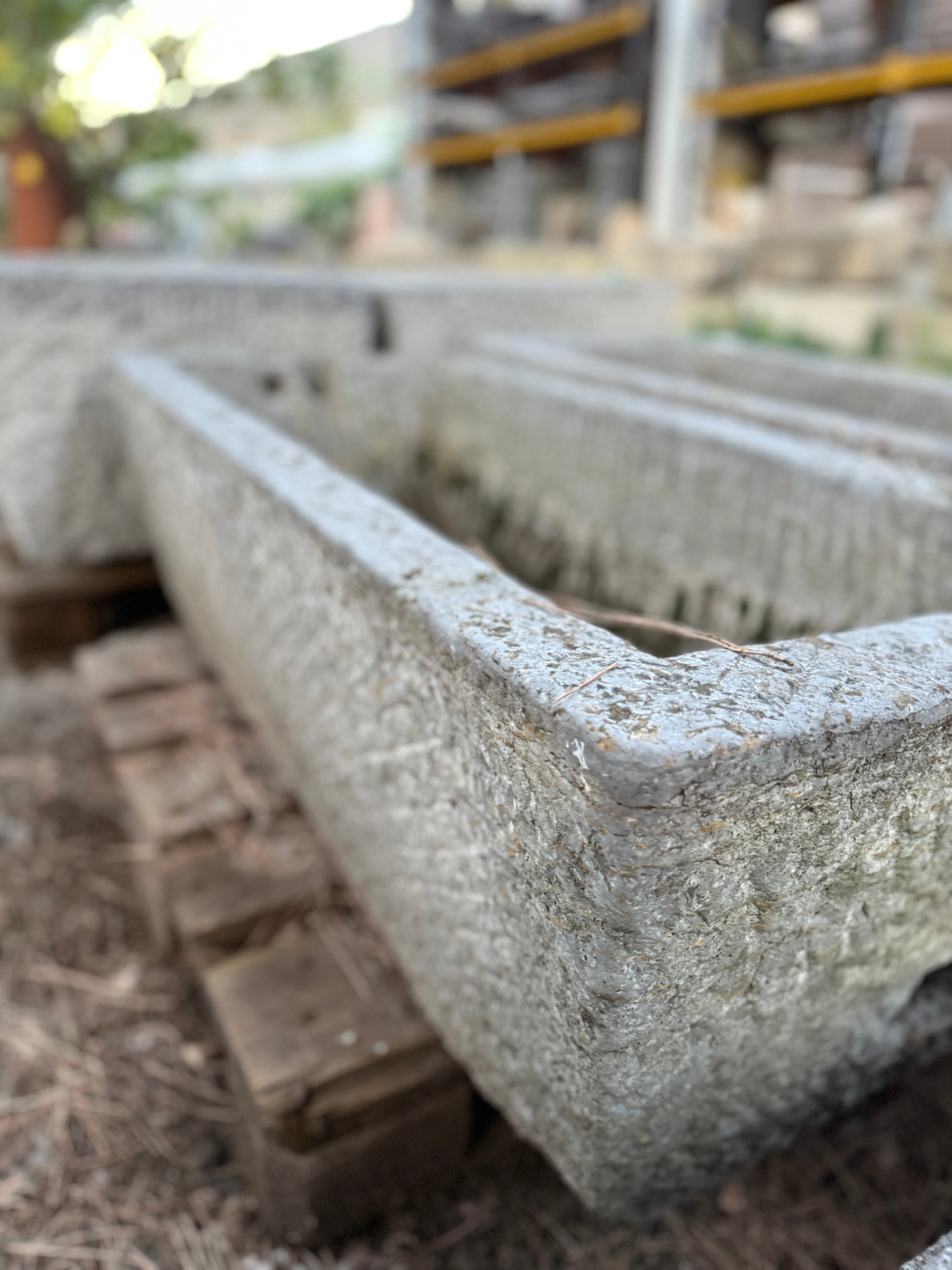 VASCA IN PIETRA ANTICA cm 113x53x33